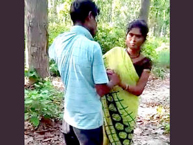 Desi woman Randi flaunts her body in the outdoors