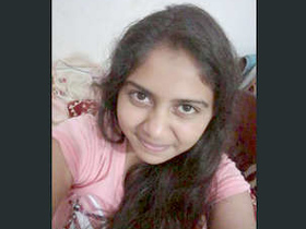 Desi girl films herself for her boyfriend in a video