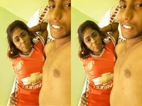 Tamil girl gets a blowjob and fucks in HD video