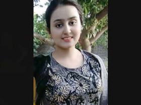 Attractive bhabi flaunts her big boobs on video call