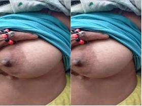 Busty Telugu bhabhi squeezes her breasts in steamy video