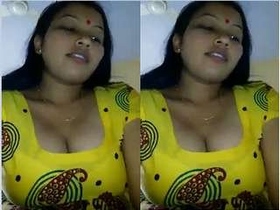 Indian wife gives a blowjob and finishes the job