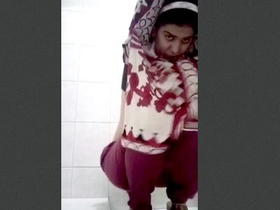Bathroom Blowjob: A Steamy Video to Watch