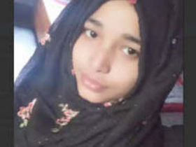 Bangladeshi babe enjoys giving blowjobs at night