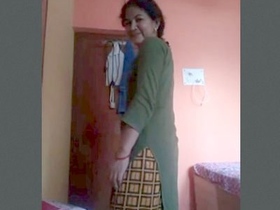 Bhabhi from Assam flaunts her breasts and buttocks in a seductive manner
