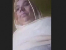 Pakistani MILF performs for camera
