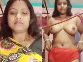 Indian bhabhi's incredible nude body on display