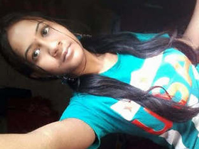 Indian girl pleasures herself with her fingers in video