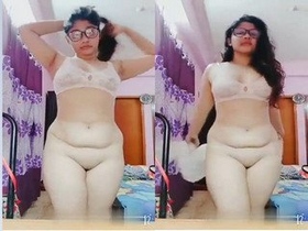 Hot Indian babe flaunts her big butt and vagina