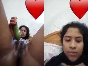 Bangla girl pleasures herself in steamy video