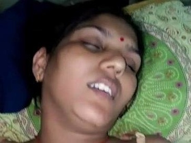 Hairy Indian bhabhi's teen pussy on Xvideo