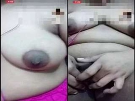 Desi bhabhi flaunts her body in a sexy video call