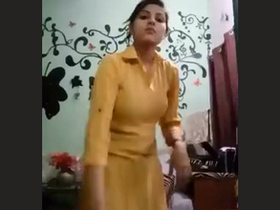 Desi Aunt's bathing session captured on camera