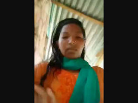Indian girl from Guwahati rides a dick in hot video