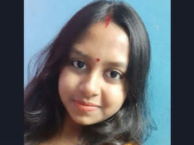 Big-boobed Desi girl gives oral pleasure