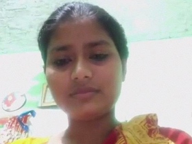 Tamil babe Anni shows off her nude body in solo video