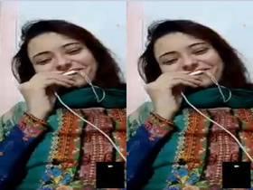 Desi babe flaunts her body in exclusive village video