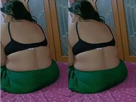 Desi bhabhi gives a handjob and fucks you in this exclusive video