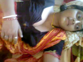 Desi wife gets naughty in bed with her lover
