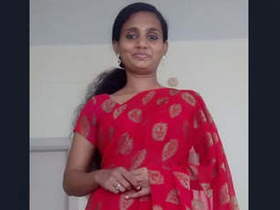 Mallu bhabhi soaps up in steamy MMS video