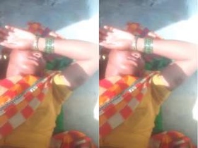 Desi bhabhi takes a bath and gets fucked in exclusive video