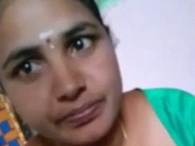 Desi wife Tammy goes nude in a steamy video