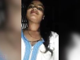 Indian babe rides her partner in MMS sex scandal