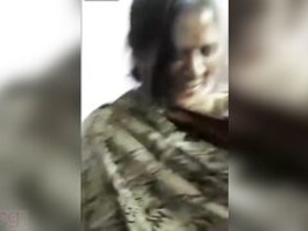 MILF aunt from India strips down in video for fun