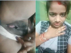 Horny Indian bhabhi flaunts her pussy on camera