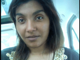 Desi lovers have steamy sex in a parked car