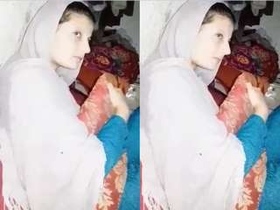 Cute Pakistani girl gives a sensual blowjob