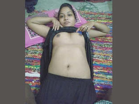 Bengali GF gives a blowjob to a big cock
