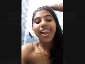 Tamil girl flaunts her body in the bathtub