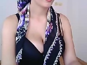 Watch a man and a sassy Turkish woman in a steamy webcam session