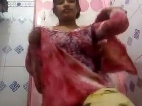 Nude Indian girls in the bathroom - Solo striptease video