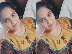Exclusive video of Desi bhabhi revealing her breasts and pussy