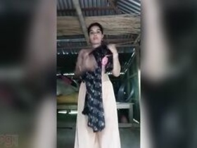 Bangladeshi village wife strips and teases in MMS video