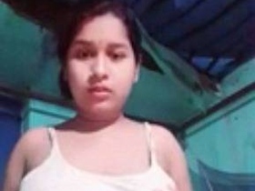 Indian beauty indulges in solo anal play
