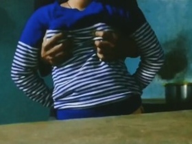 Tamil boobs and chest bounce in a hot video