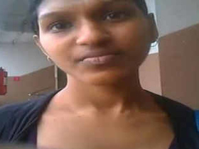 Indian babe Priya flaunts her perky boobs on camera