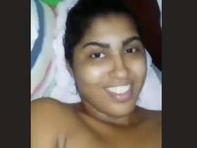 Bhabhi Kumari bares her belly button in saree and lingerie