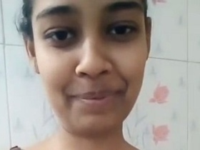 Indian girl strips and takes sexy solo pics