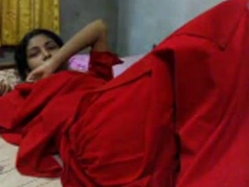 Sri Lankan boss and secretary get naughty in office