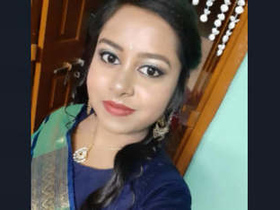 Horny Indian babe masturbating with her fingers
