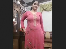 Get turned on by the Pakistani suit in this steamy video
