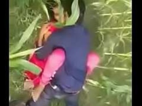 Indian local randi gets paid for outdoor sex