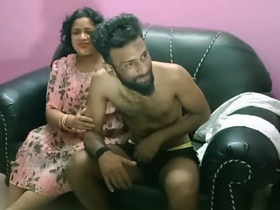 Devar bhabi enjoys solo play