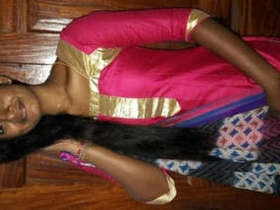 Tamil babe fingering her pussy in a steamy video