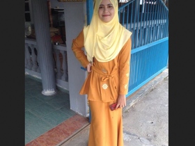 Muslim Hijabi girl in Indo solo masturbation video