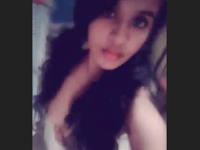 Desi babe records a video for her partner